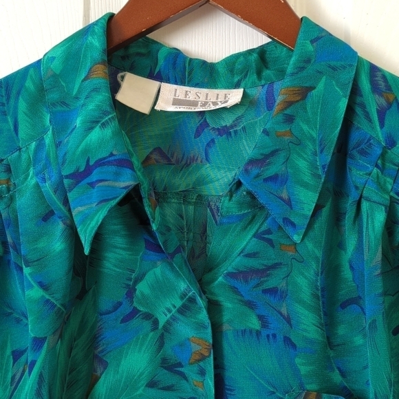 Leslie Fay 80's Vintage Banana Leaf Silky Short Sleeve Button Down Peplum Blouse - Picture 2 of 11